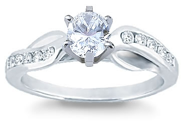 Oval engagement ring